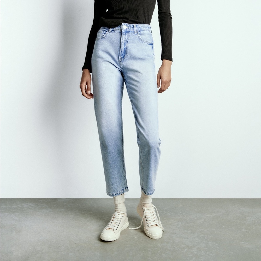 Zara Mom Fit Light Wash Jeans